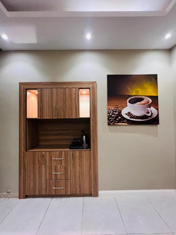 One-Bedroom Apartment image 4