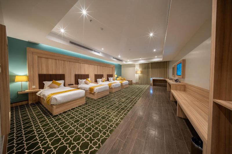 Standard Quadruple Room image 2