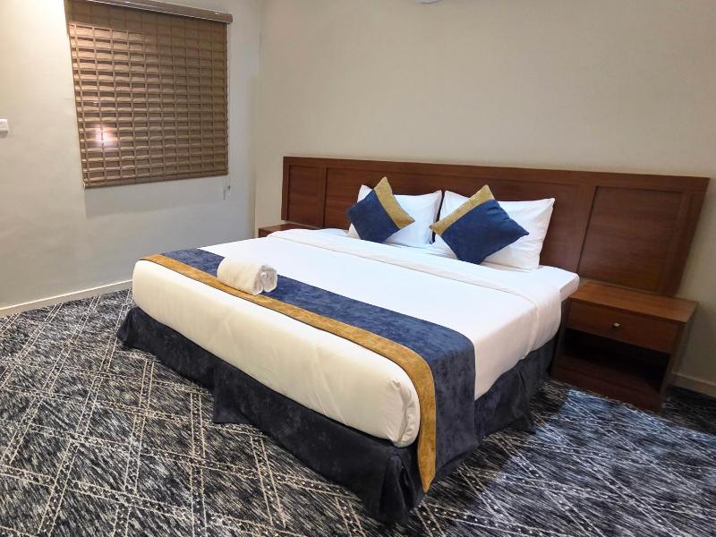 One-Bedroom Apartment image 2