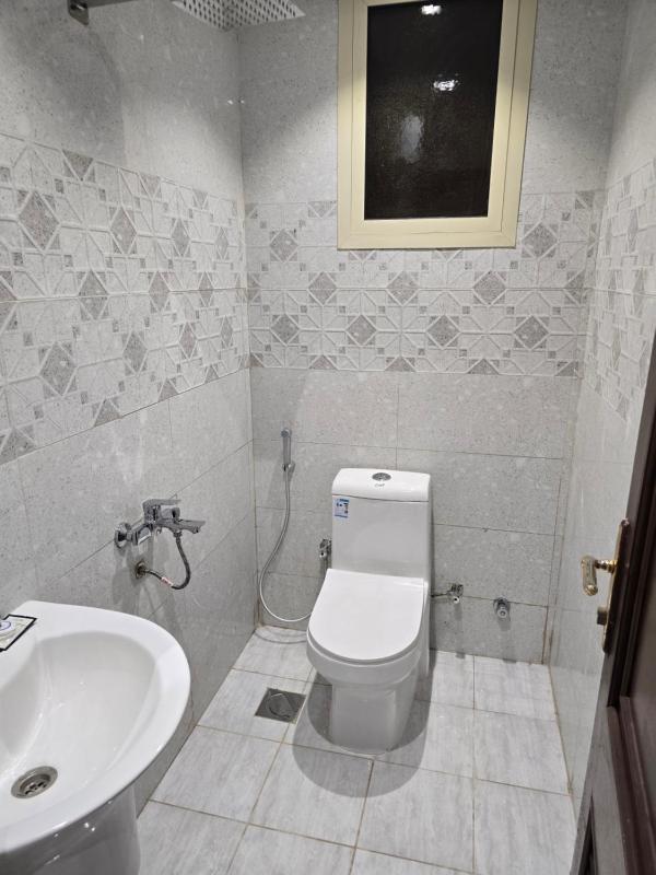 One-Bedroom Apartment image 4