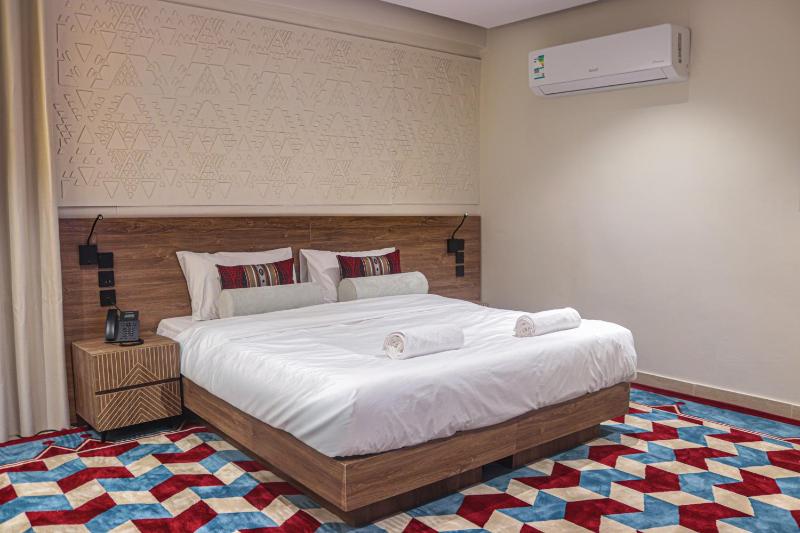 Deluxe King Room image 4