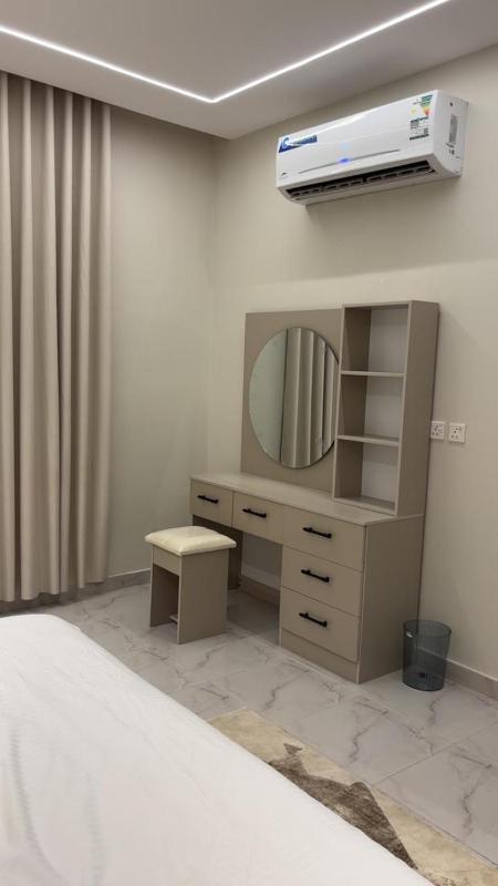 One-Bedroom Apartment image 5