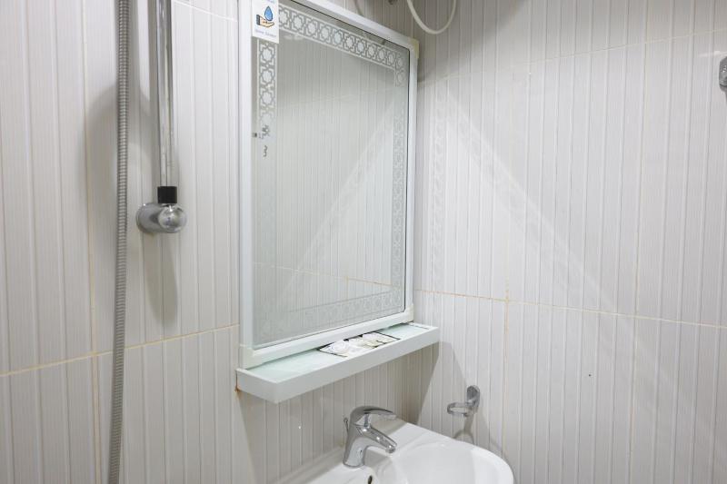 tweepersoonskamer met 2 aparte bedden en badkamer afbeelding 4