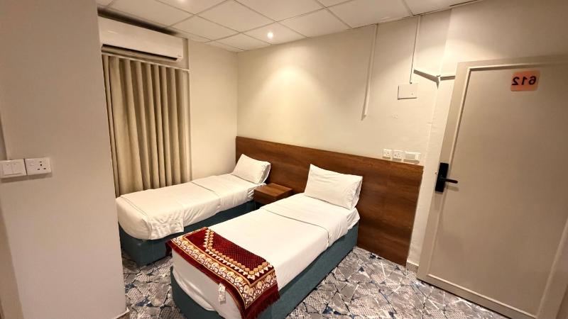 Twin Room image 3