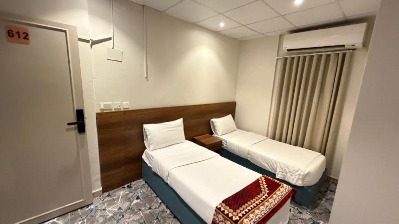 Twin Room image 2
