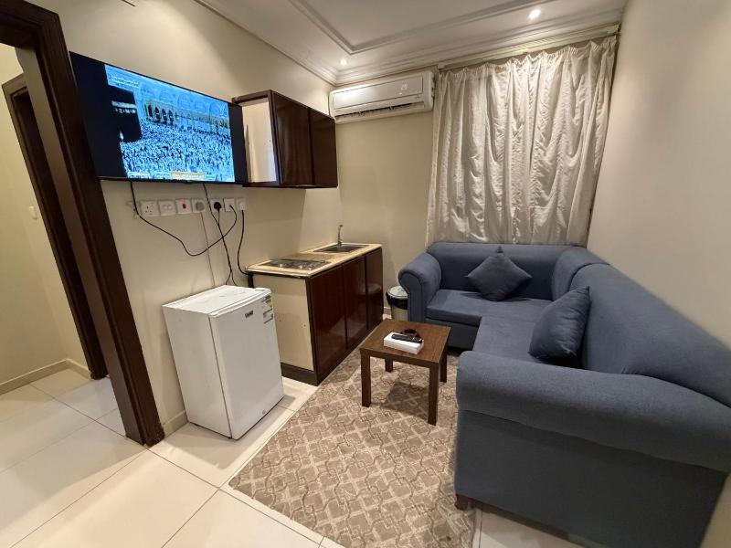 One-Bedroom Apartment image 4
