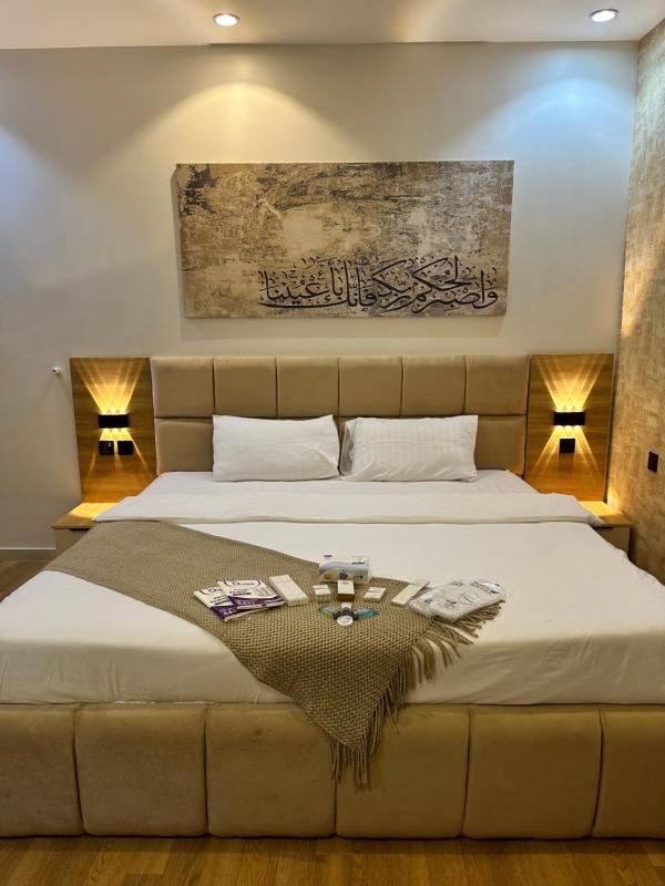 One-Bedroom Apartment image 3