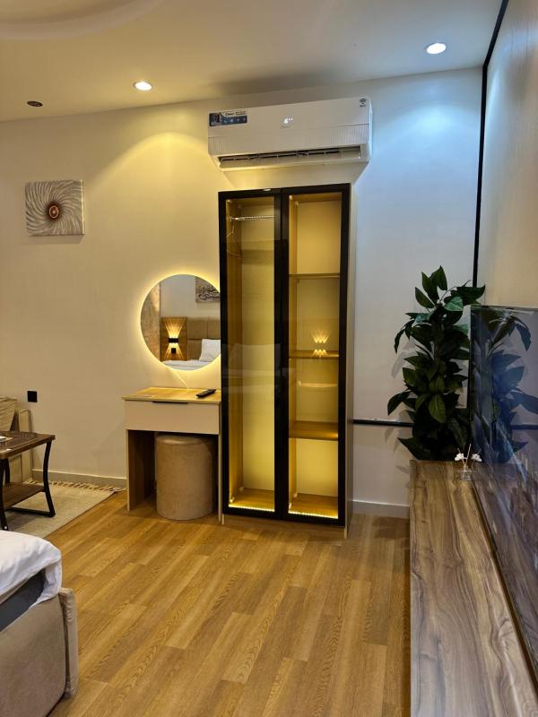 One-Bedroom Apartment image 5