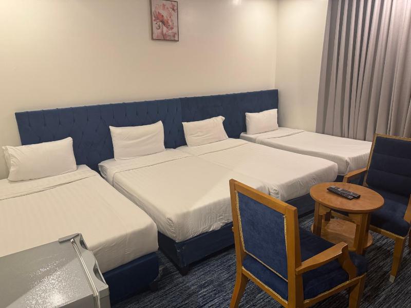 Quadruple Room image 5